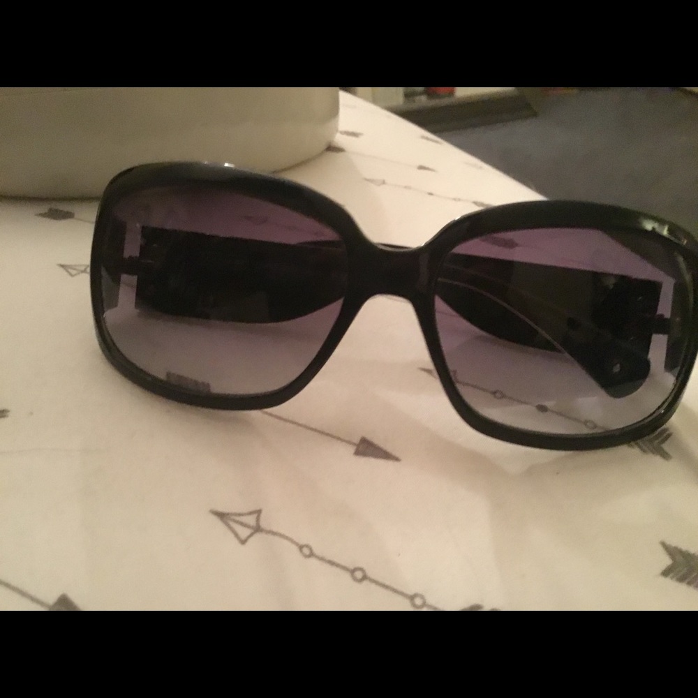 Coach signature black women’s sunglasses with case